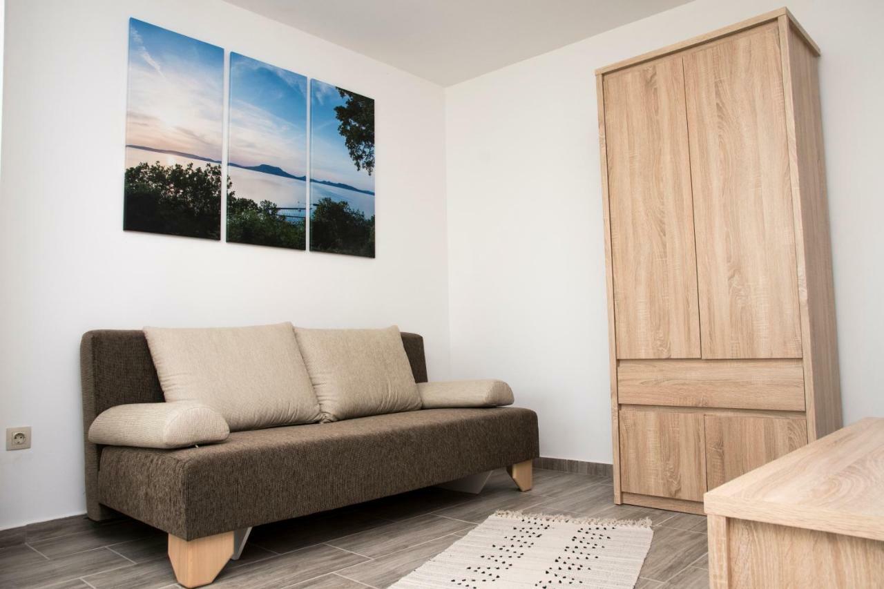 Akvarium Apartmanhazak Кестхей Экстерьер фото